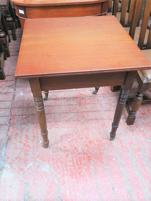 Small Table/22040206023