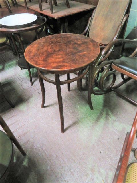 Round Bentwood Table/22040202019