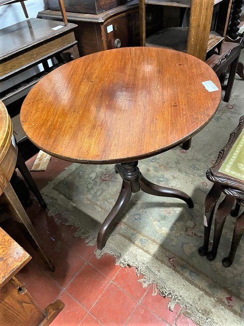 Tilt Top Table/23030306073