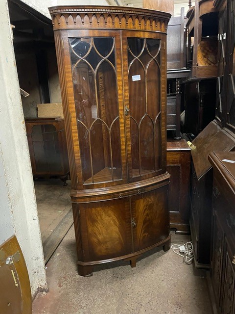 Bow Front Corner Cabinet/24070311014