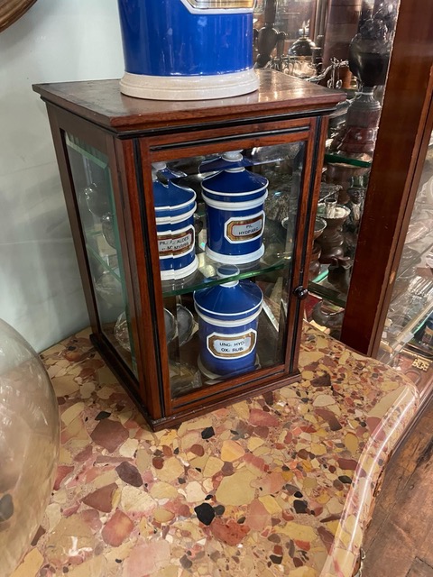 Small Glass Cabinet/24070308021