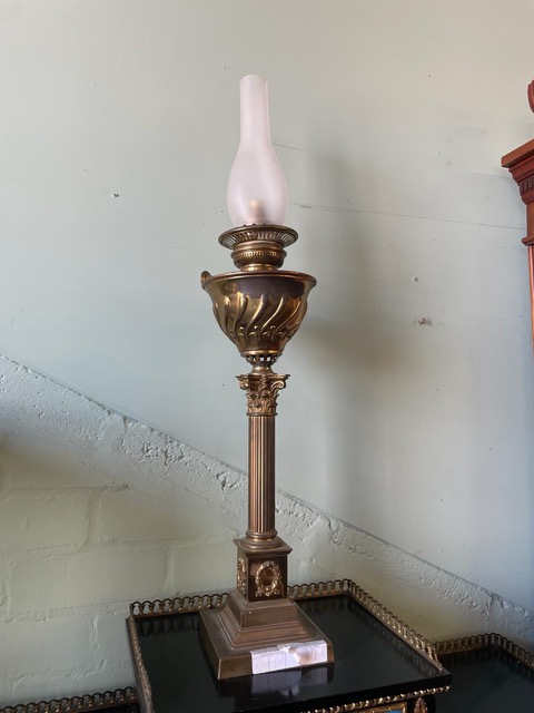 Display Corinthian Colum Oil Lamp/24070310027