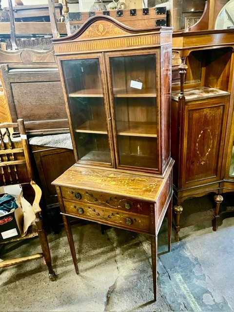 Collector’s Cabinet/25100311014