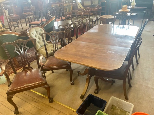 Pedestal Table/25100302026