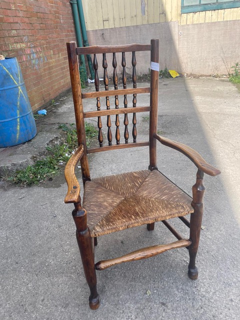 Spindle Back Armchair/25100301032