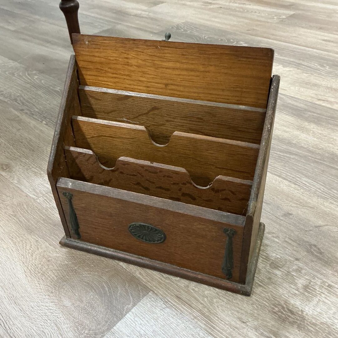 Letter Stand/25109910009