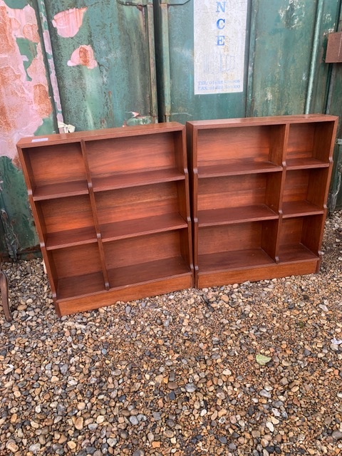 Open Bookshelf/26030104010