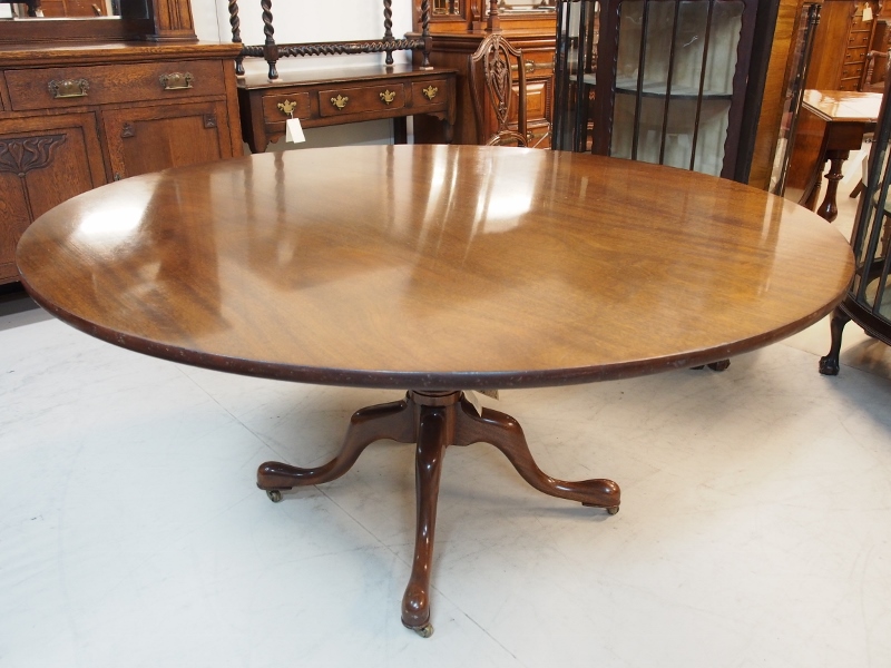 マホガニーラウンドテーブル　ラウンドテーブル　マホガニーテーブル　トライポッド　クイーンアン　ネコ脚　円卓　ダイニングテーブル　マルテーブル　アンティーク　ヴィンテージ　西欧家具　ヨーロッパ家具　イギリス家具　英国家具　UK家具　関西　大阪　北摂　箕面
