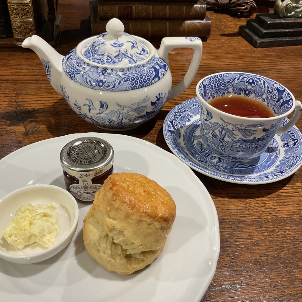 イギリス紅茶とスコーン