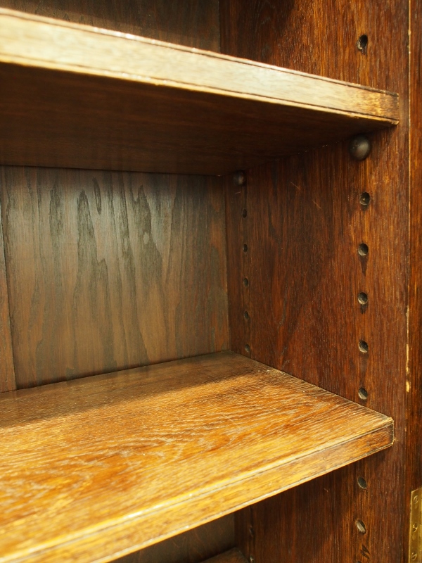 Maple & Co. Bookcase ブックケース　オークブックケース　ソリッドオーク　オークキャビネット　メイプル社ブックケース　アンティーク　ヴィンテージ　西欧アンティーク　英国アンティーク　UKアンティーク　ヨーロッパアンティーク　アンティーク家具　ヨーロッパ家具　西欧家具　英国家具　UK家具　イギリス家具　カントリー家具　関西　大阪　北摂　箕面