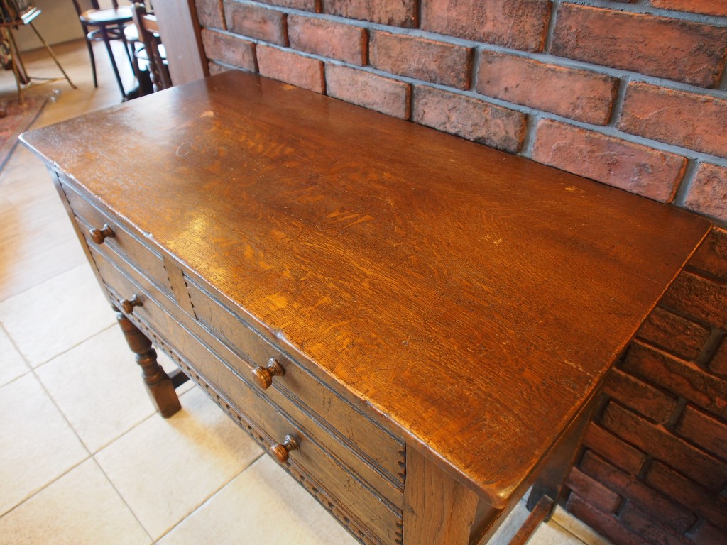 アンティーク家具　アンティーク　チェスト　ローボーイ　収納　引き出し　小物入れ　サイドデスク　ツインアンティークス