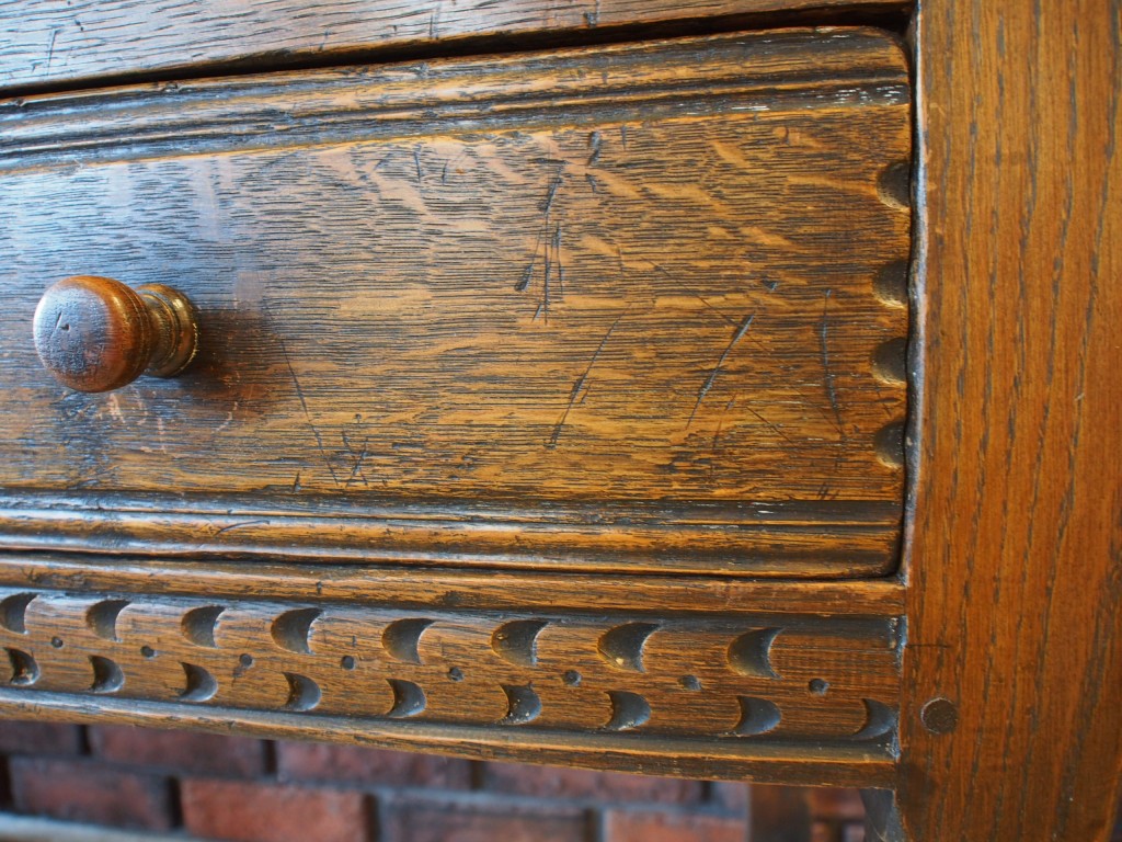 アンティーク家具　アンティーク　チェスト　ローボーイ　収納　引き出し　小物入れ　サイドデスク　ツインアンティークス