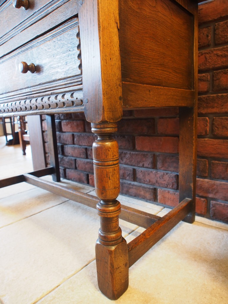 アンティーク家具　アンティーク　チェスト　ローボーイ　収納　引き出し　小物入れ　サイドデスク　ツインアンティークス