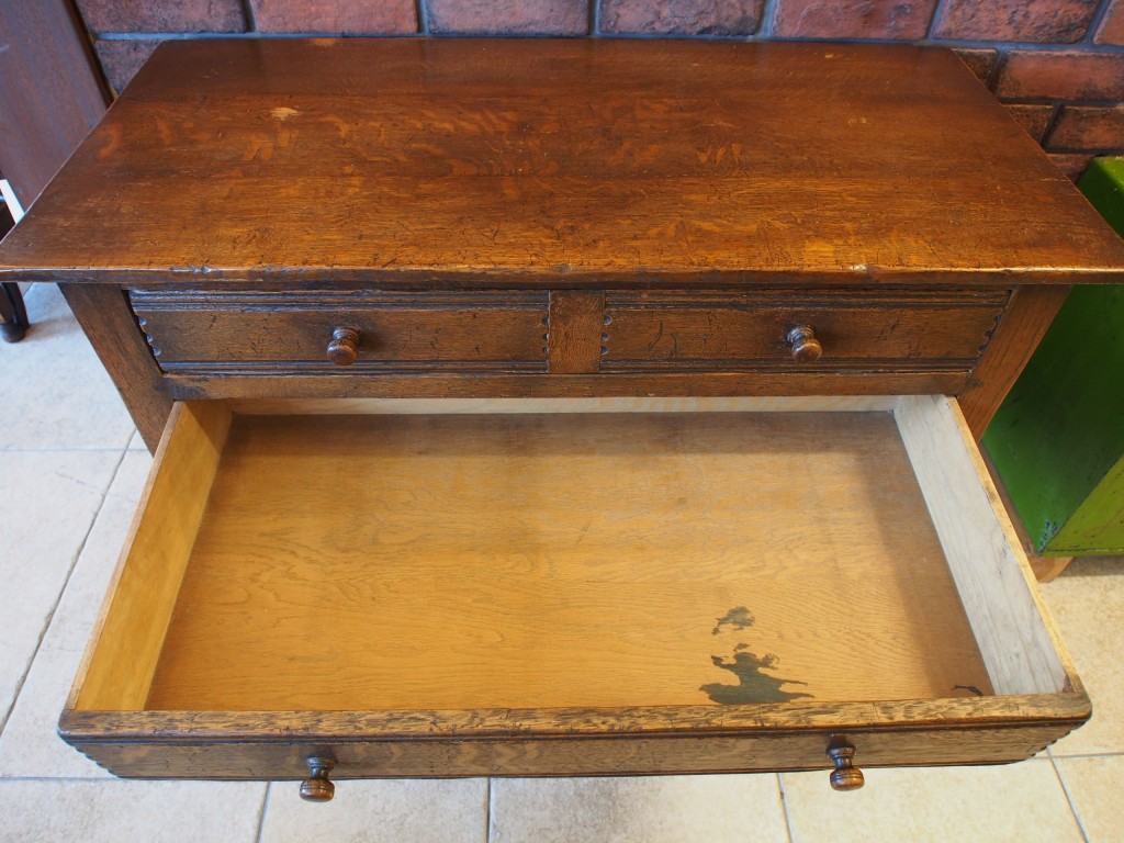 アンティーク家具　アンティーク　チェスト　ローボーイ　収納　引き出し　小物入れ　サイドデスク　ツインアンティークス