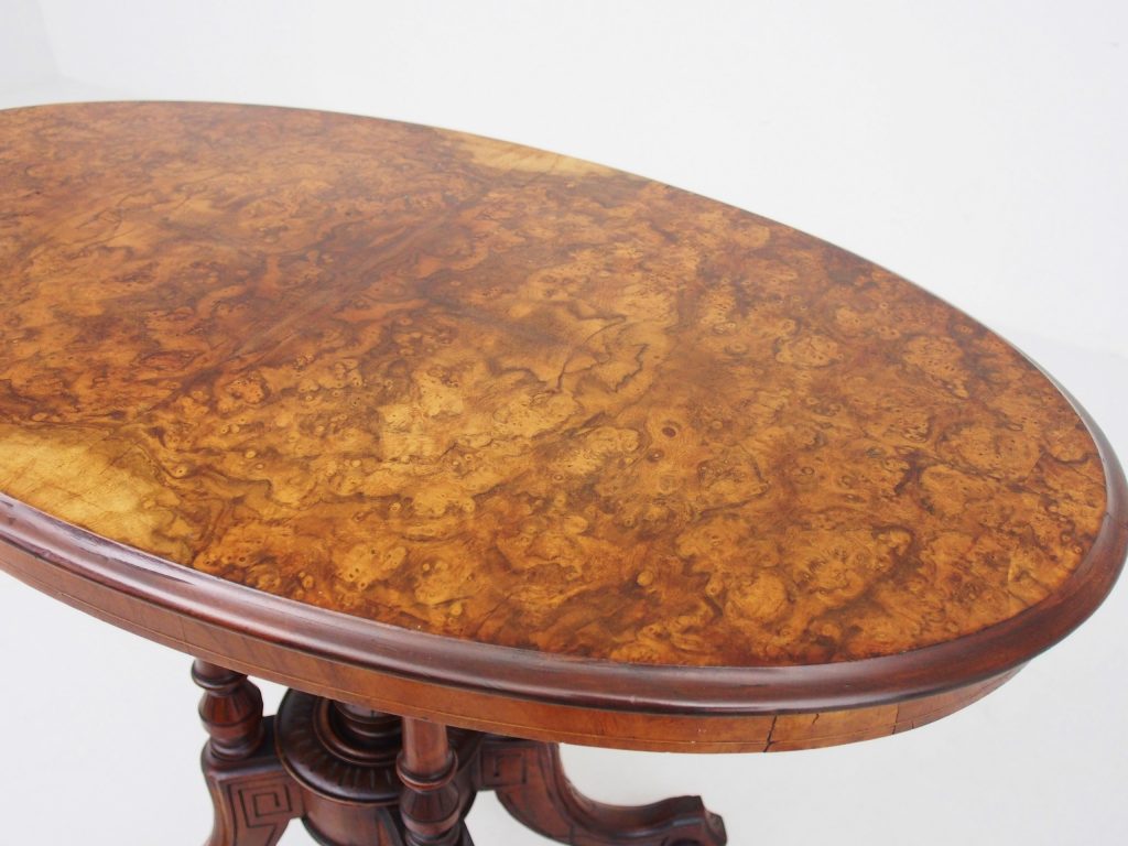 アンティーク家具　ウォルナット　テーブル　ティーテーブル　ウィンドウテーブル　サイドテーブル　ミニテーブル　花台　パデスタル　バーウォルナット　イギリスアンティーク