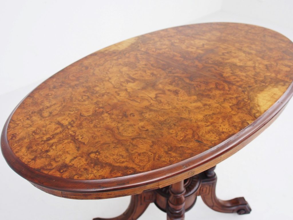 アンティーク家具　ウォルナット　テーブル　ティーテーブル　ウィンドウテーブル　サイドテーブル　ミニテーブル　花台　パデスタル　バーウォルナット　イギリスアンティーク