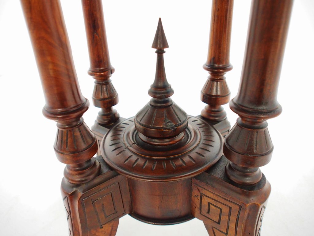 アンティーク家具　ウォルナット　テーブル　ティーテーブル　ウィンドウテーブル　サイドテーブル　ミニテーブル　花台　パデスタル　バーウォルナット　イギリスアンティーク