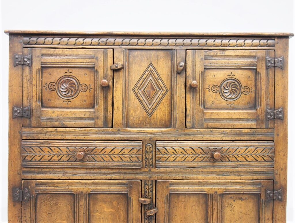 アンティーク家具　イギリスアンティーク　カップボード　収納　収納庫　サイドボード　食器棚　ipswich