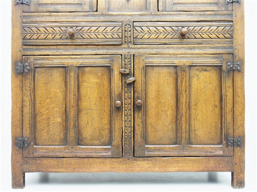 アンティーク家具　イギリスアンティーク　カップボード　収納　収納庫　サイドボード　食器棚　ipswich