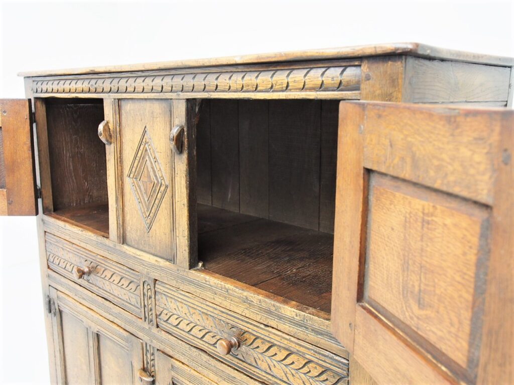 アンティーク家具　イギリスアンティーク　カップボード　収納　収納庫　サイドボード　食器棚　ipswich