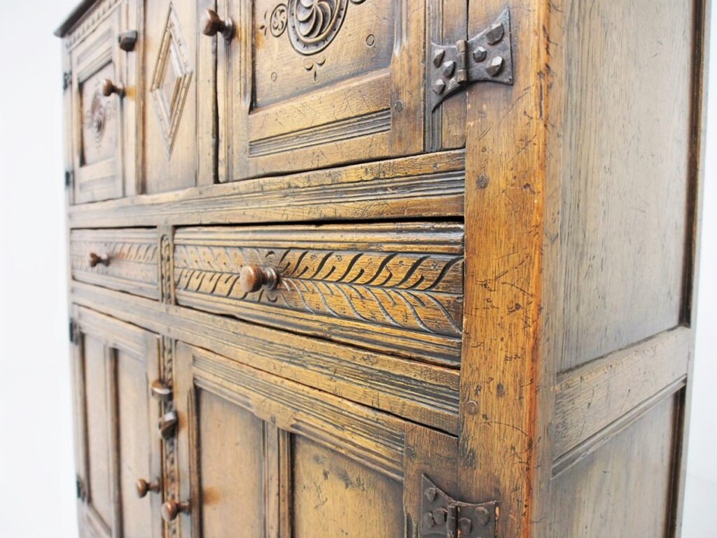 アンティーク家具　イギリスアンティーク　カップボード　収納　収納庫　サイドボード　食器棚　ipswich