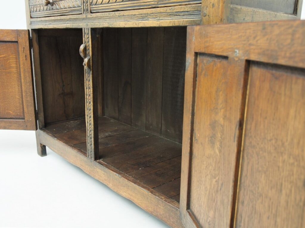 アンティーク家具　イギリスアンティーク　カップボード　収納　収納庫　サイドボード　食器棚　ipswich