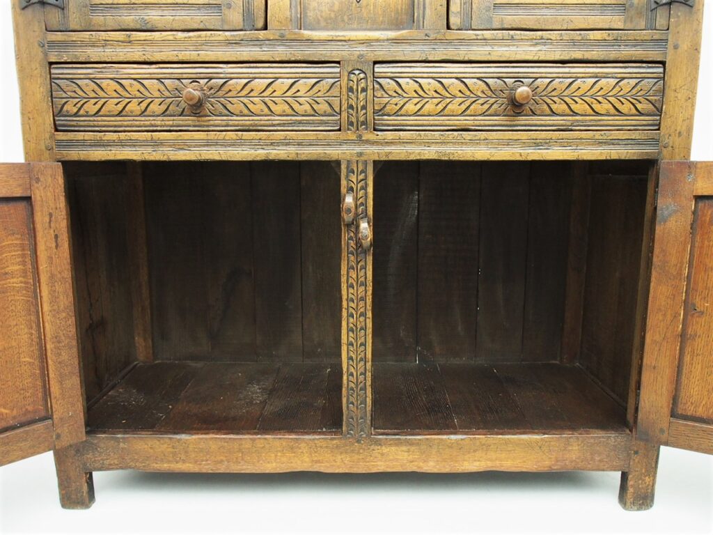 アンティーク家具　イギリスアンティーク　カップボード　収納　収納庫　サイドボード　食器棚　ipswich