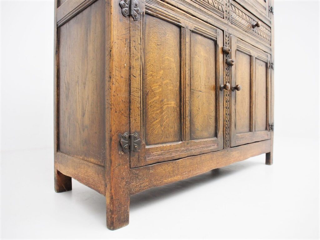 アンティーク家具　イギリスアンティーク　カップボード　収納　収納庫　サイドボード　食器棚　ipswich