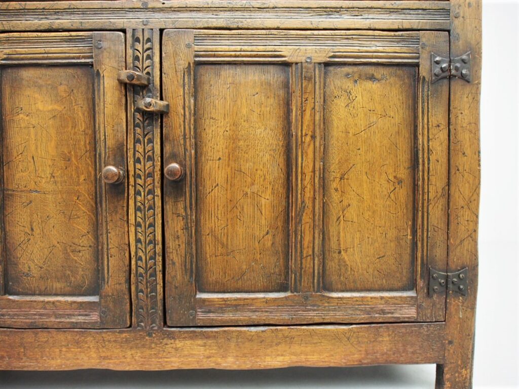 アンティーク家具　イギリスアンティーク　カップボード　収納　収納庫　サイドボード　食器棚　ipswich