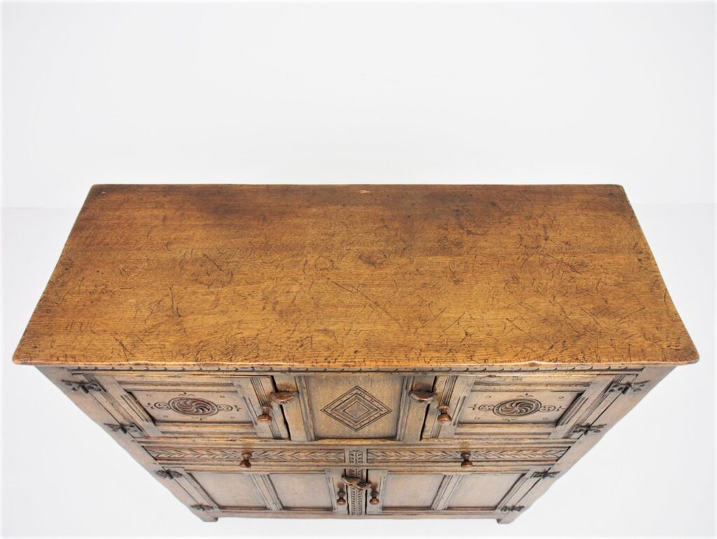 アンティーク家具　イギリスアンティーク　カップボード　収納　収納庫　サイドボード　食器棚　ipswich