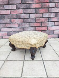 アンティークのフットスツール