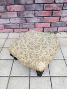 イギリスのアンティークのフットスツール