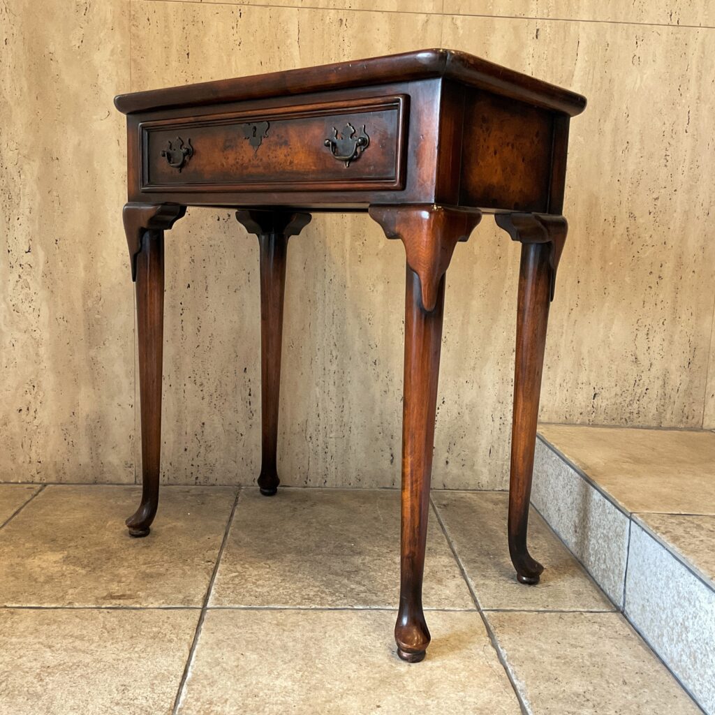 sidetable ocasionaltable antiquetable サイドテーブル　アンティークテーブル　大阪アンティークショップ　大阪アンティーク家具　英国アンティーク家具　イギリスアンティーク家具　大阪北摂アンティークショップ