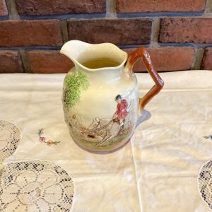 ロイヤルドルトンのジャグの上から見たショット