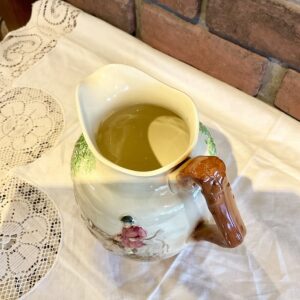 取っ手も可愛らしいロイヤルドルトンのジャグ