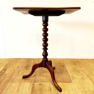 トリポッドと挽物細工が素敵なアンティークのオケ―ジョナルテーブル