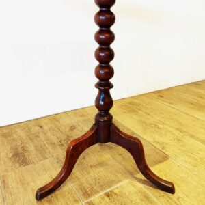 挽物細工の脚が素敵なアンティークのオケ―ジョナルテーブル