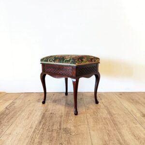 マホガニーの猫脚のアンティークピアノスツール