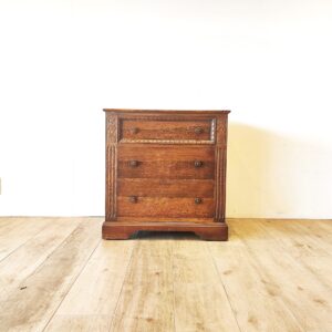 ヴィンテージのオーク材のチェスト