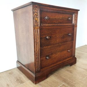 オークのヴィンテージチェスト