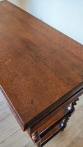 オーク材のアンティークサーバーの天板