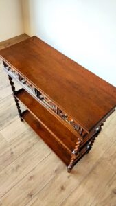 英国アンティーク、ツイスト脚のサイドテーブルの天板