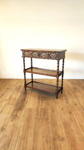 ツイスト脚が素敵なオーク材のアンティークサーバー