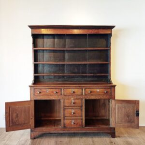 オークのアンティークドレッサーの全体