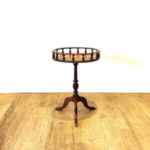 イギリスアンティークのワインテーブル