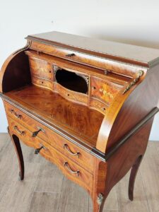 イギリスのエレガントなアンティークシリンダーデスク