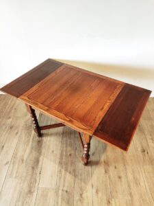 英国から届いた伸長式ダイニングテーブル