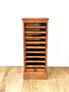 アンティークのファイリングキャビネット