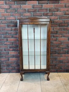 イギリスで買いつけたオークのデイスプレイキャビネット