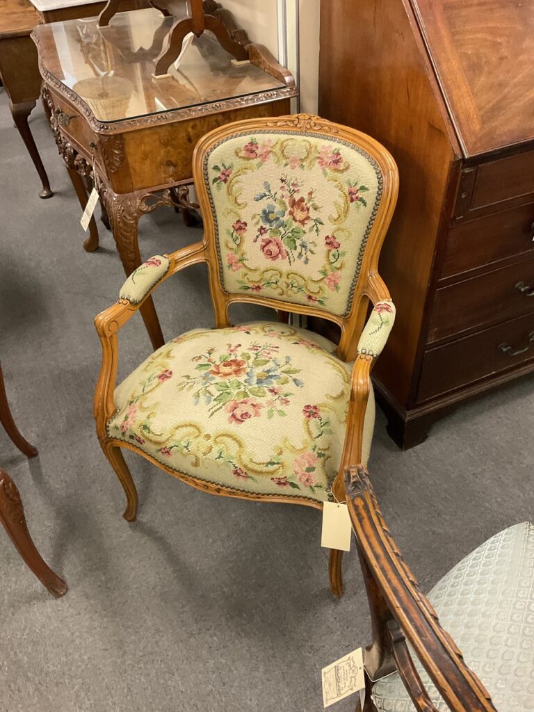 アンティーク プチポワンアームチェア/21020301014